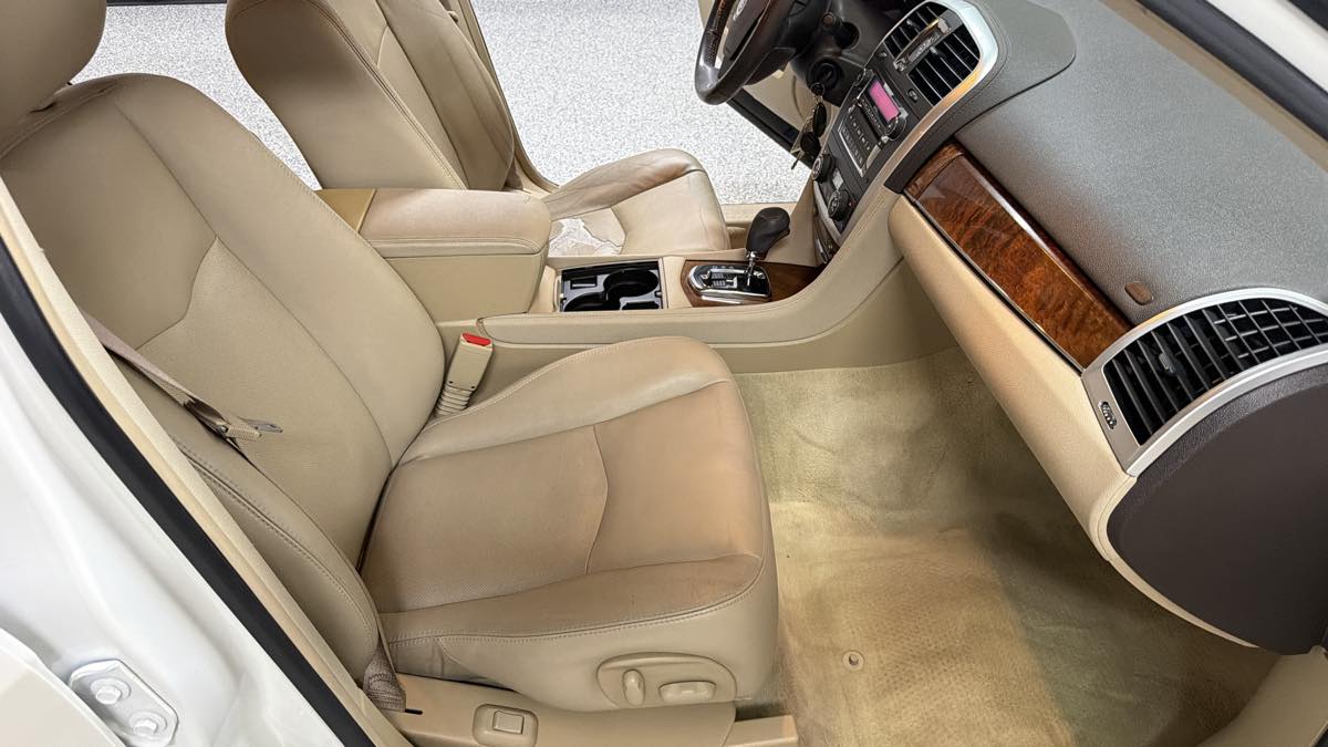 Photo 26 of this Cadillac SRX