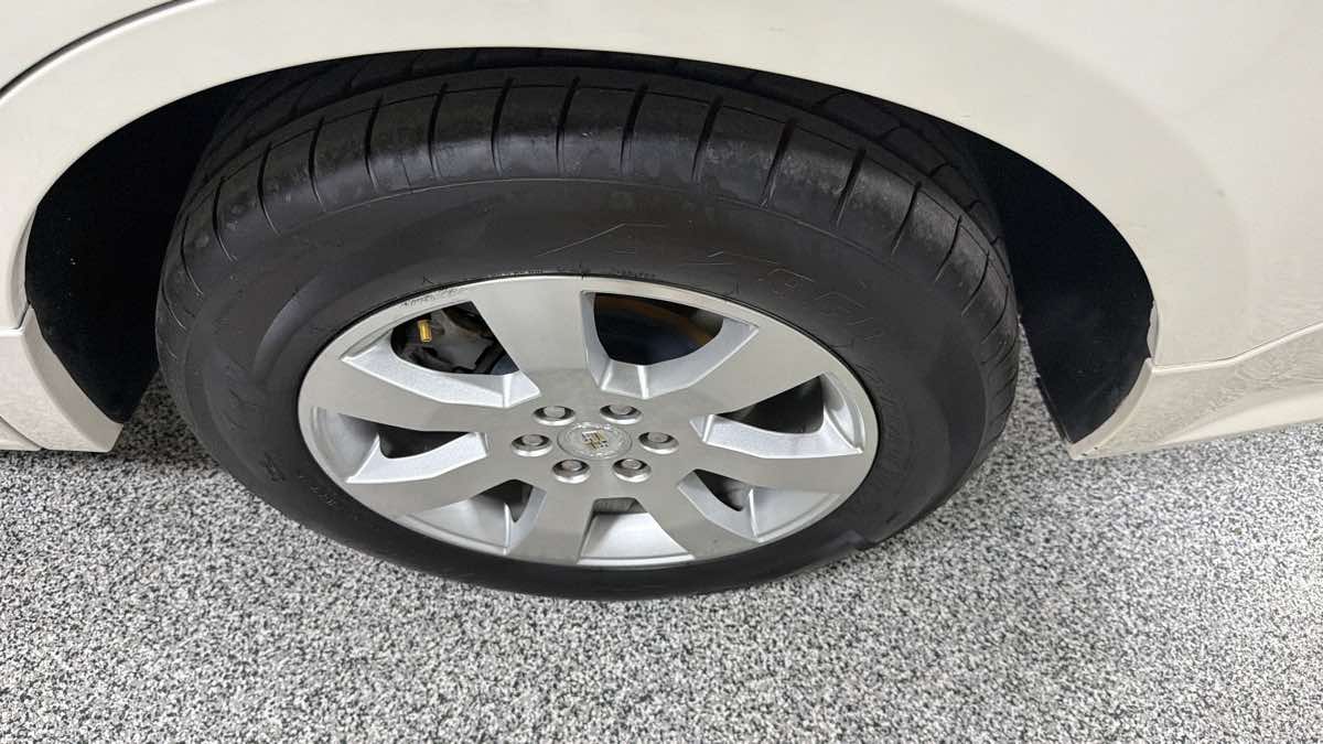 Photo 32 of this Cadillac SRX
