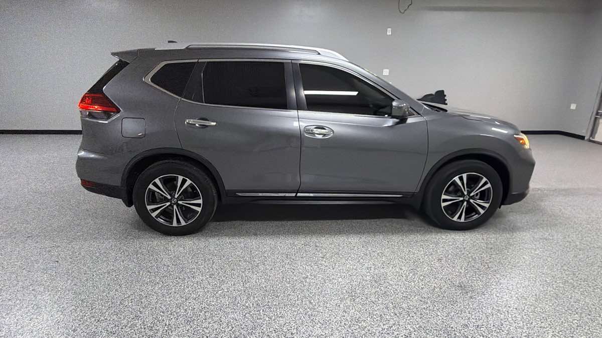 Photo 2 of this Nissan Rogue