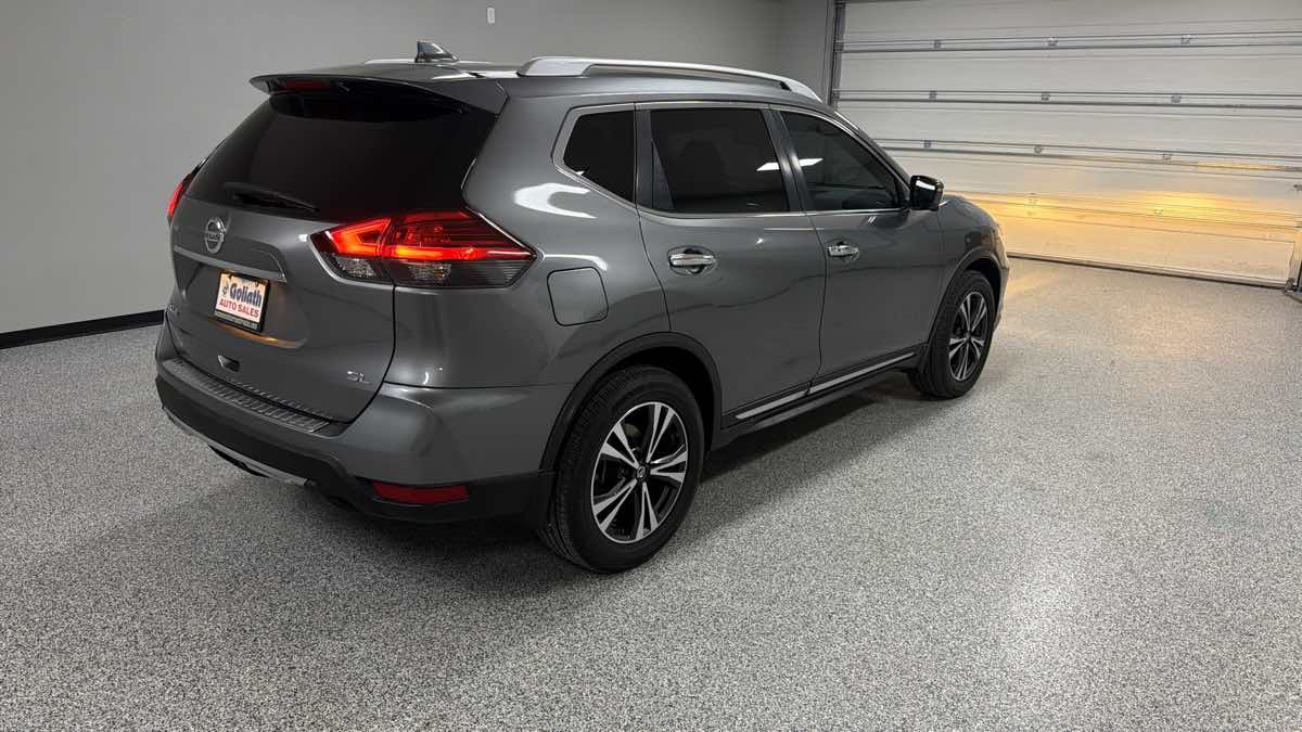 Photo 3 of this Nissan Rogue