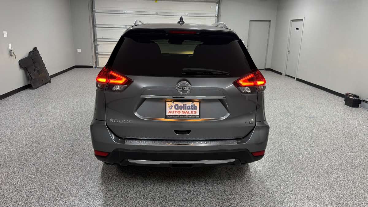 Photo 4 of this Nissan Rogue