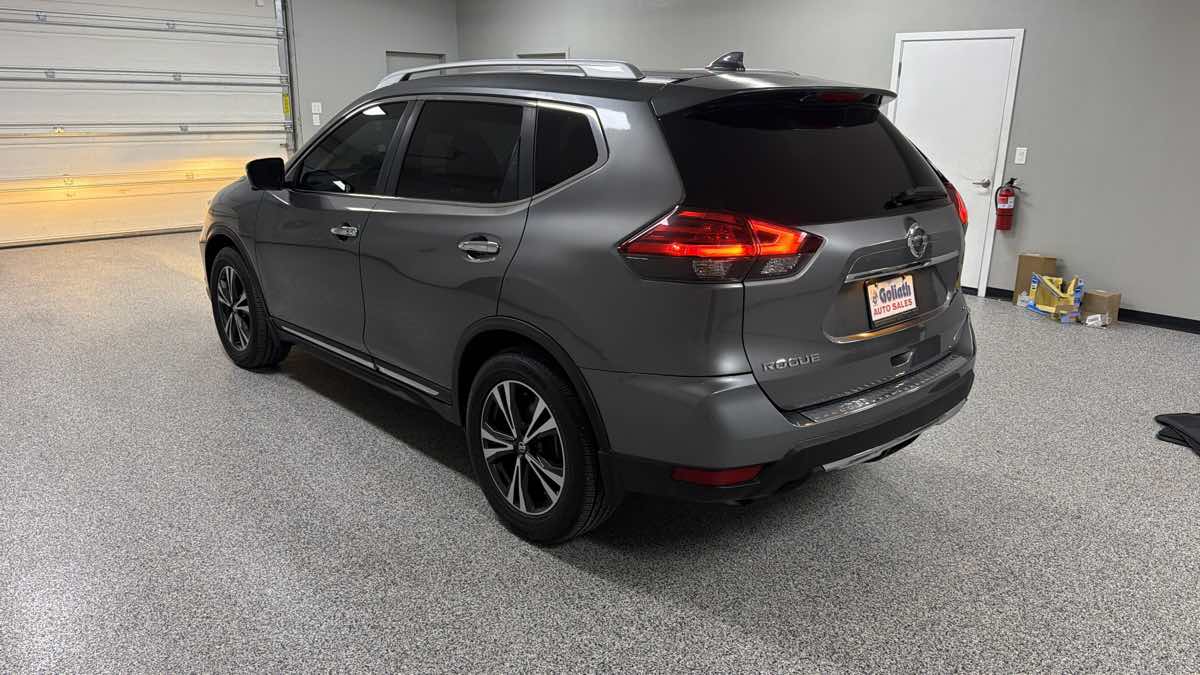 Photo 5 of this Nissan Rogue