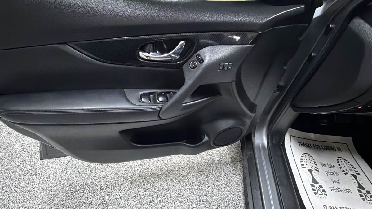 Photo 13 of this Nissan Rogue