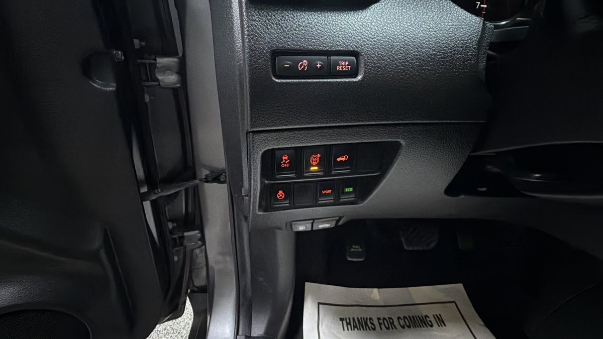 Photo 14 of this Nissan Rogue