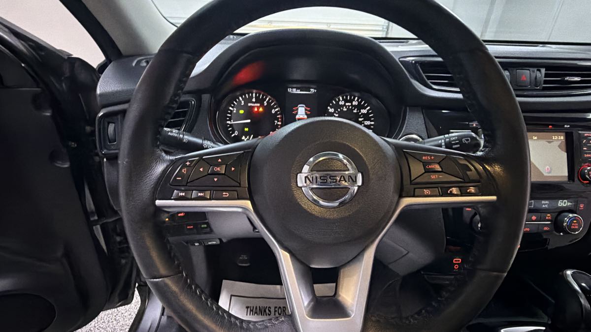 Photo 16 of this Nissan Rogue