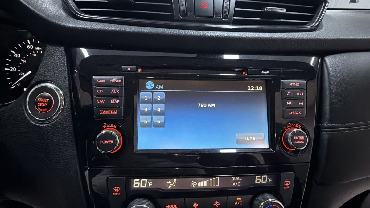 Photo 21 of this Nissan Rogue