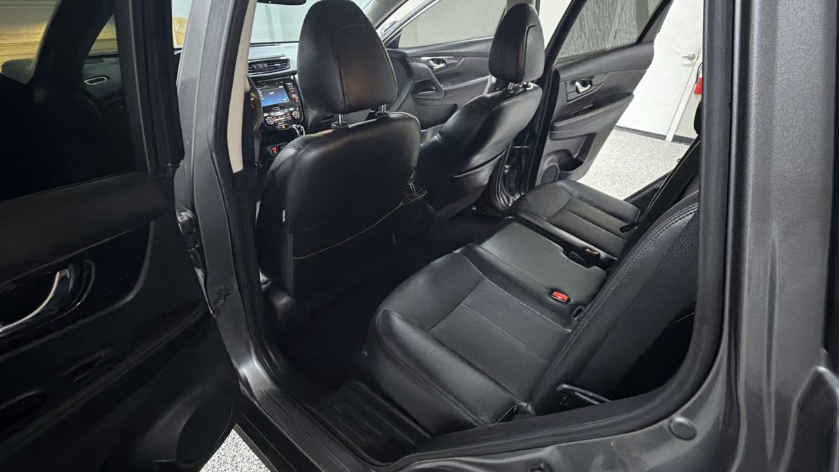Photo 26 of this Nissan Rogue