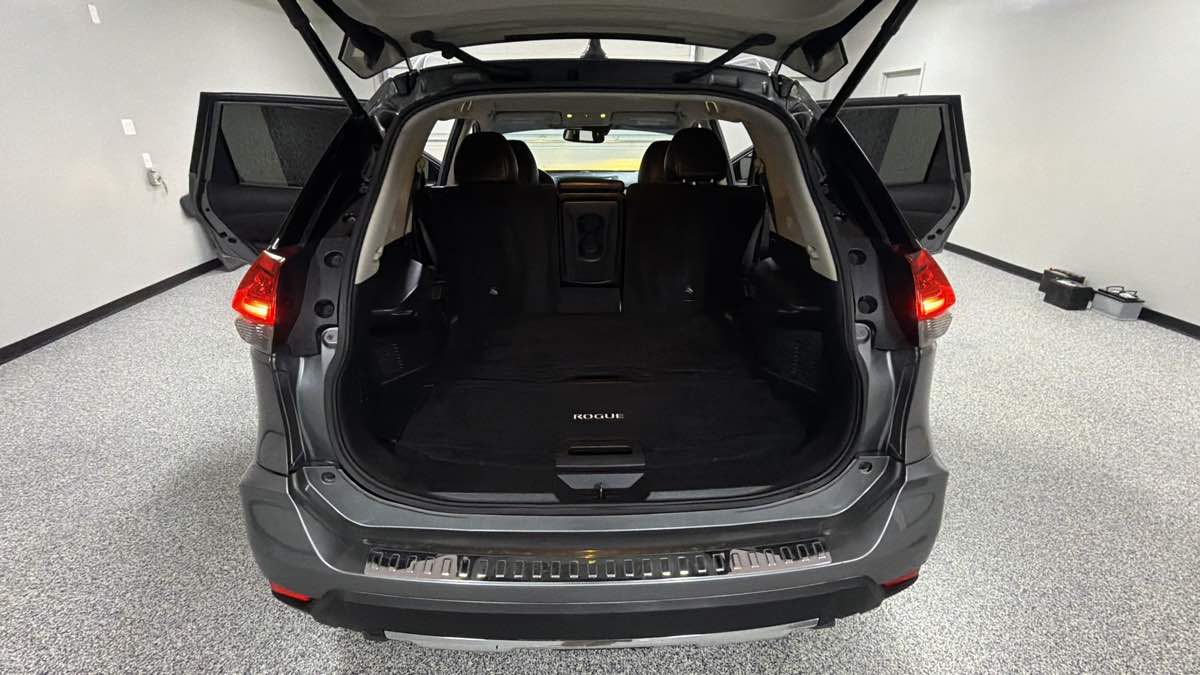 Photo 27 of this Nissan Rogue
