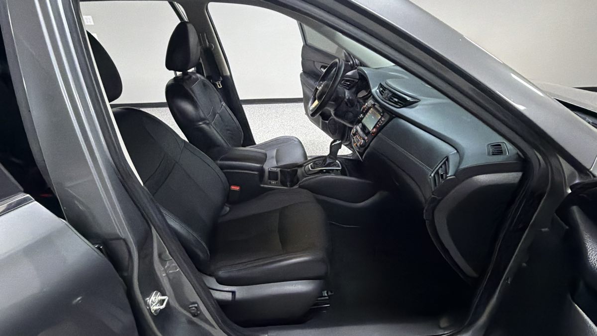 Photo 31 of this Nissan Rogue