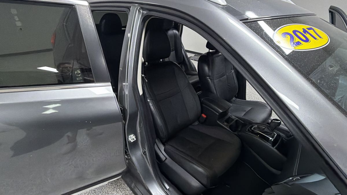 Photo 32 of this Nissan Rogue