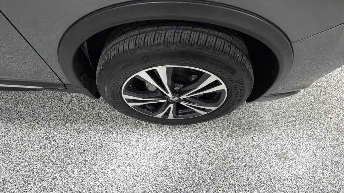 Photo 38 of this Nissan Rogue