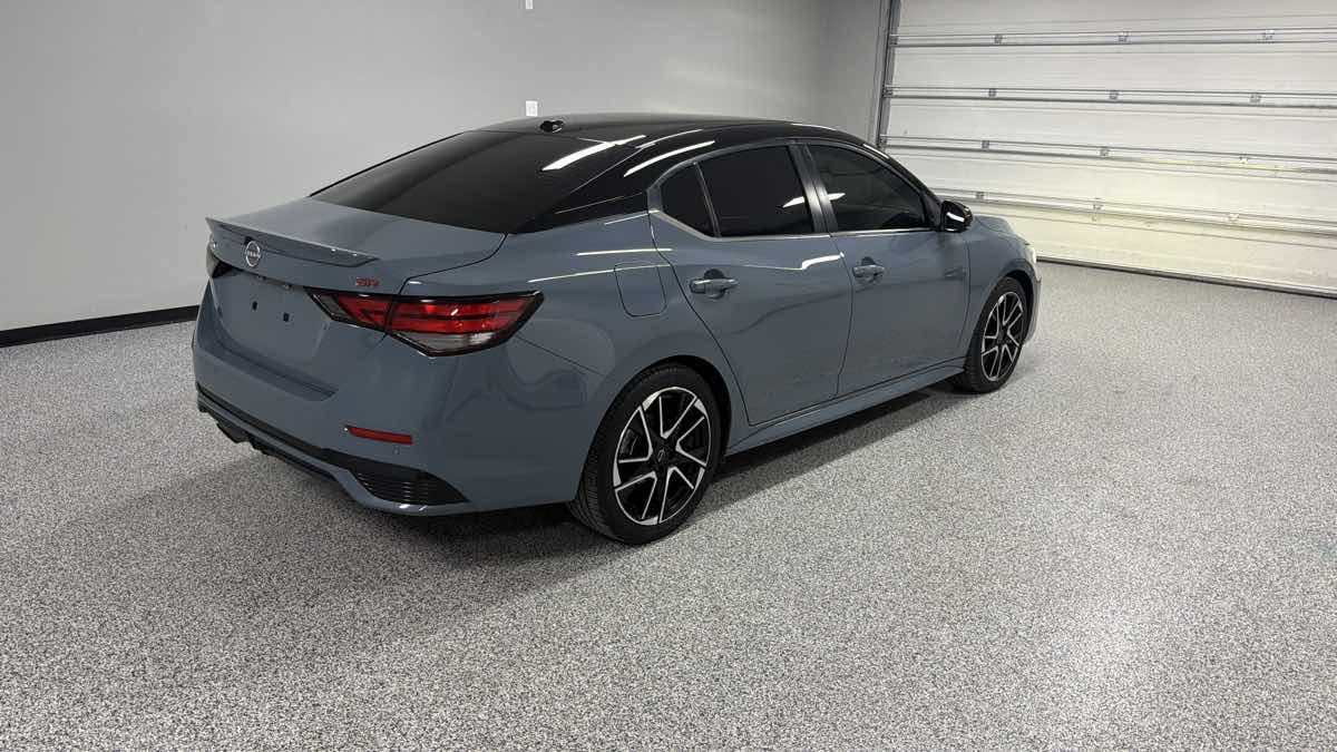 Photo 3 of this Nissan Sentra