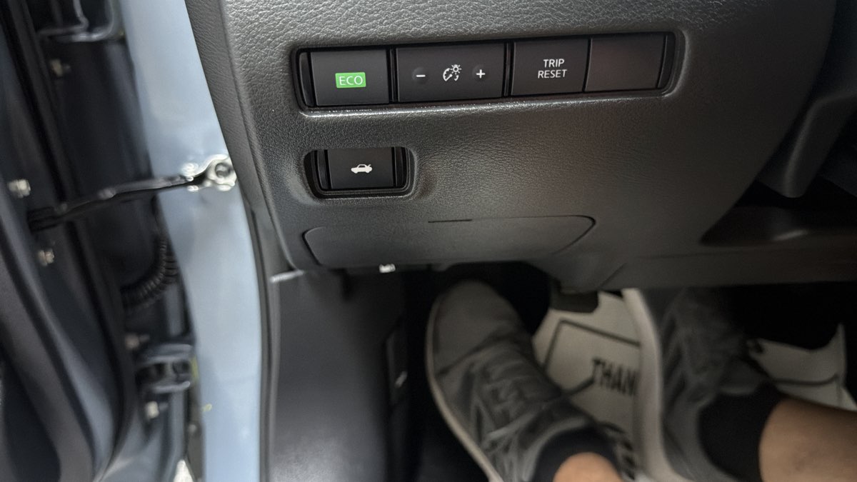 Photo 13 of this Nissan Sentra