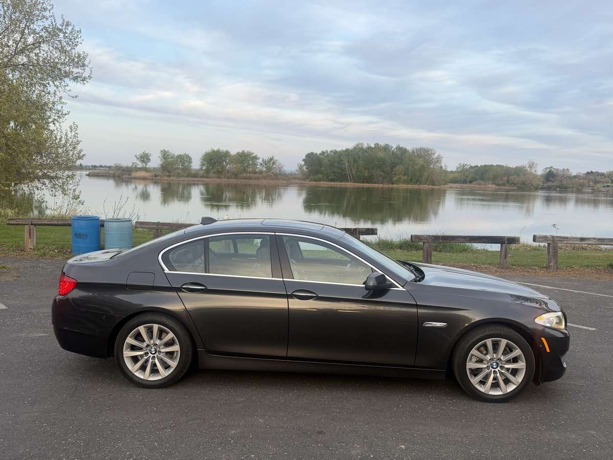 2013 BMW 5 Series 528i - Photo 2