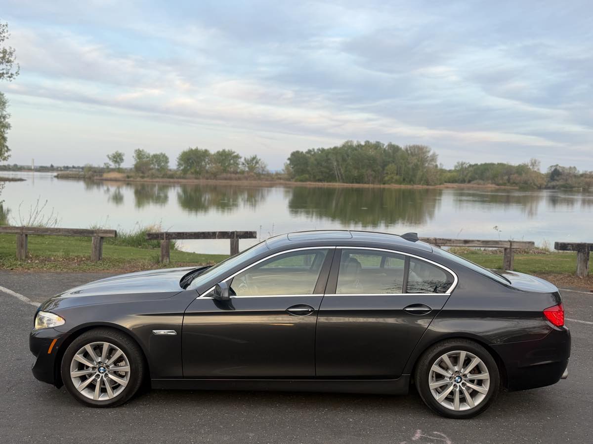 2013 BMW 5 Series 528i - Photo 3