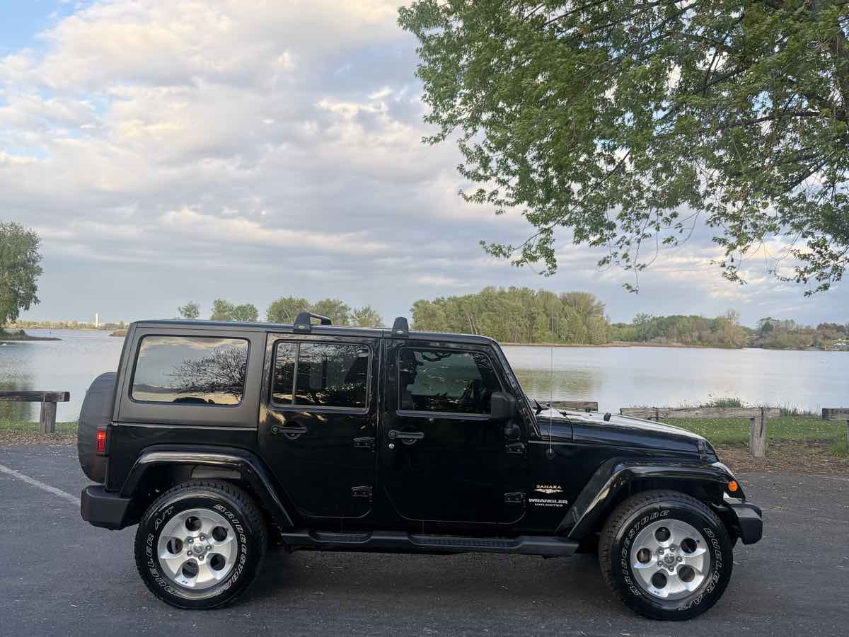 2015 Jeep Wrangler Unlimited Sahara - Photo 2