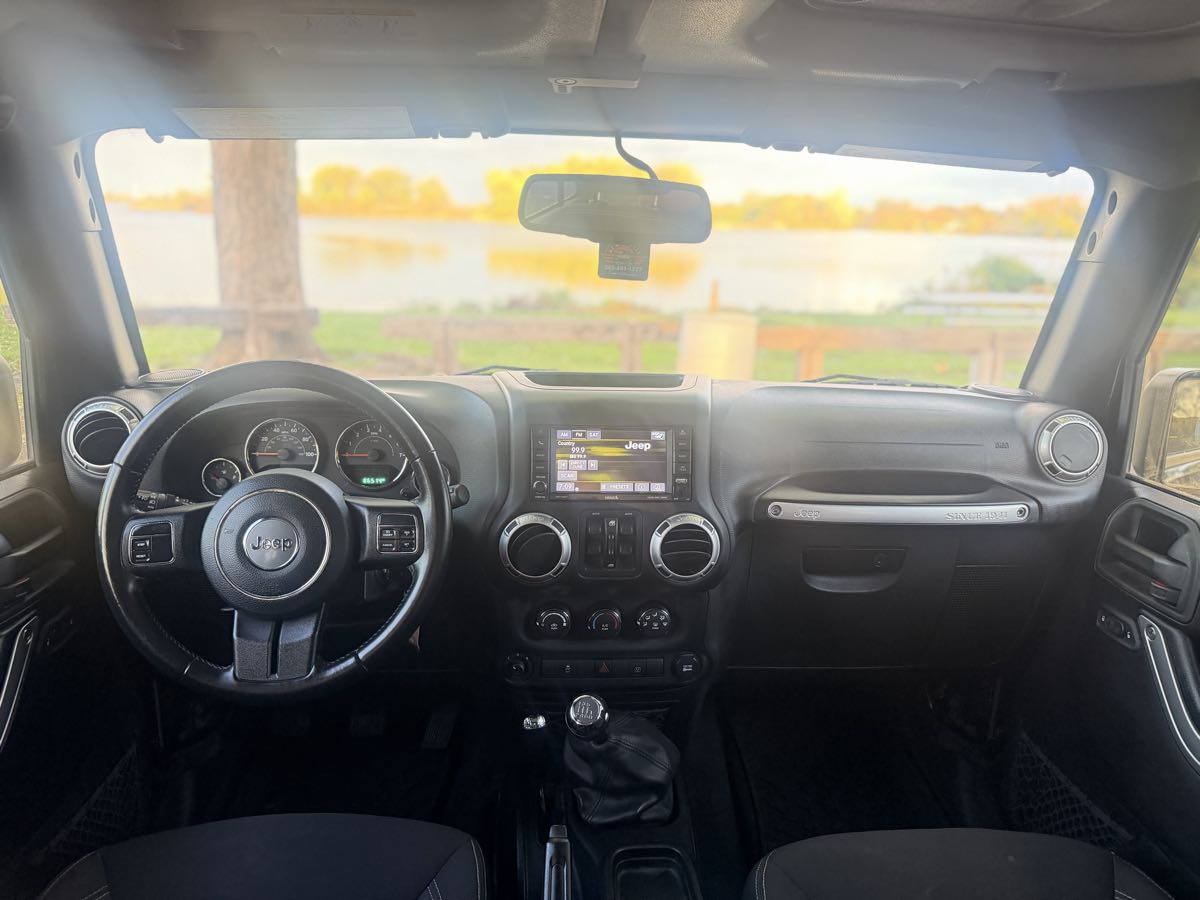2015 Jeep Wrangler Unlimited Sahara - Photo 10