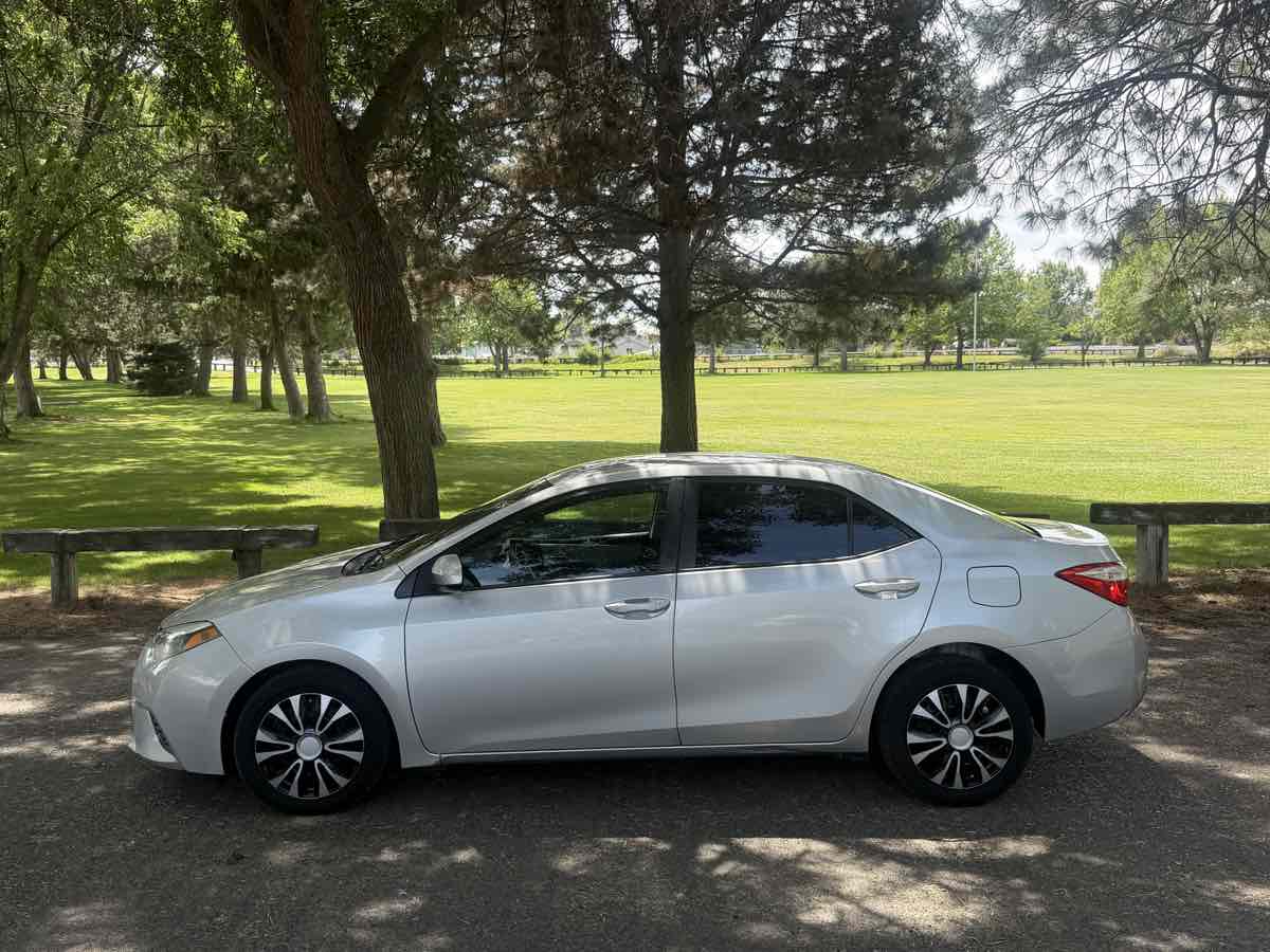 2016 Toyota Corolla LE - Photo 2