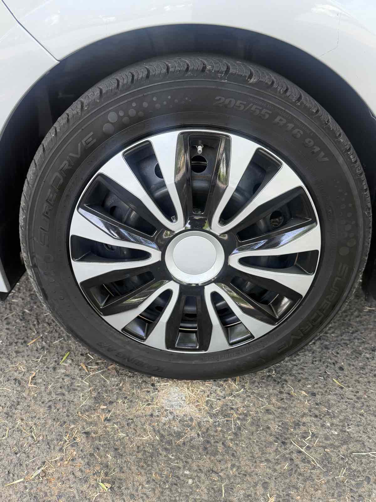 2016 Toyota Corolla LE - Photo 5