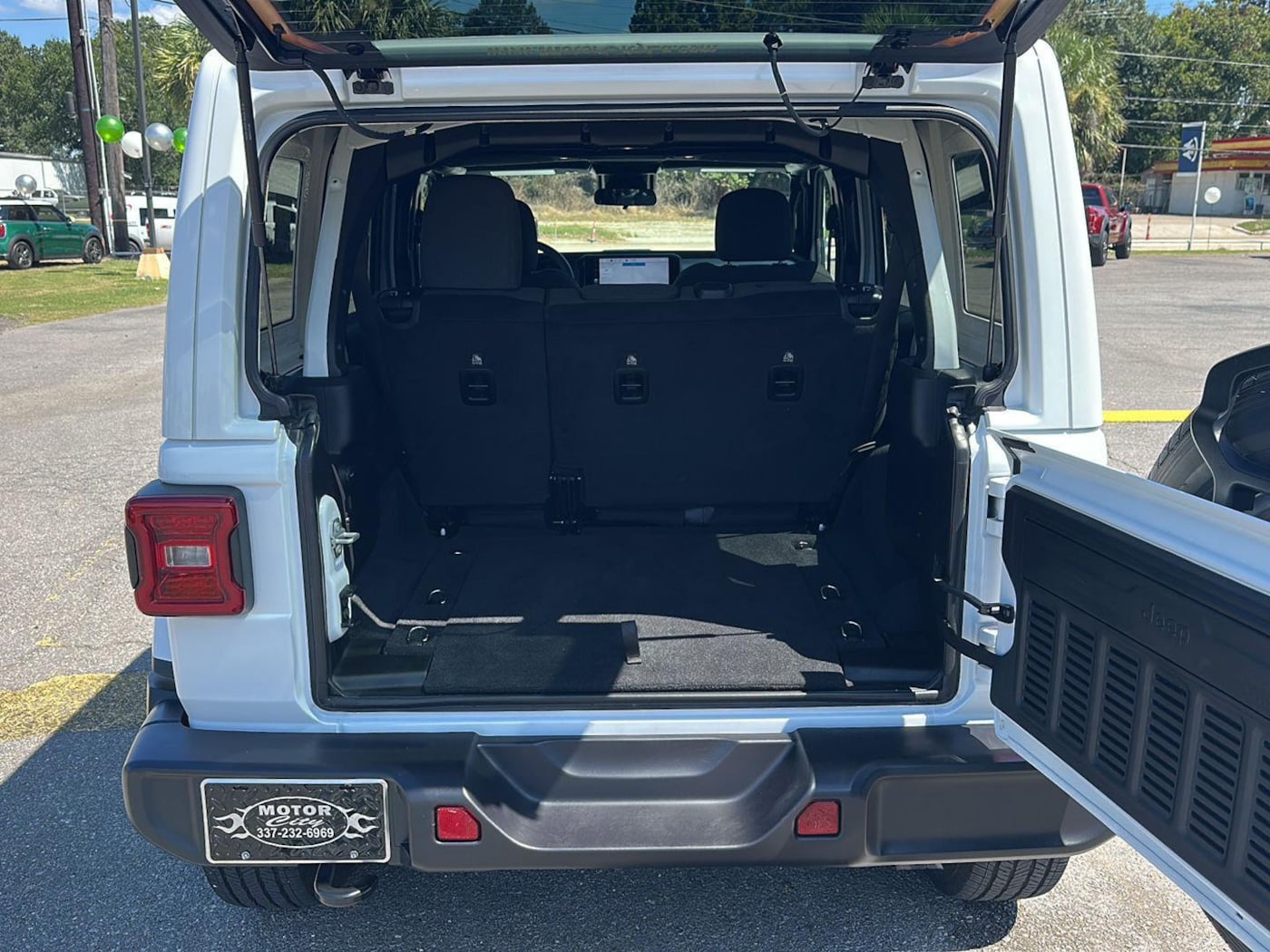 2024 Jeep Wrangler 4-Door Sahara - Photo 13