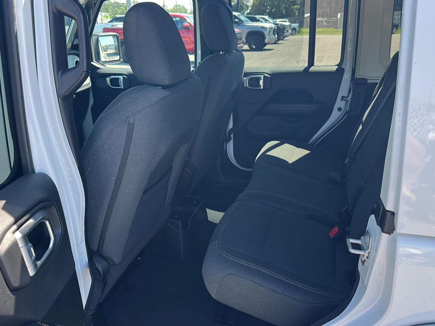 2024 Jeep Wrangler 4-Door Sahara - Photo 18