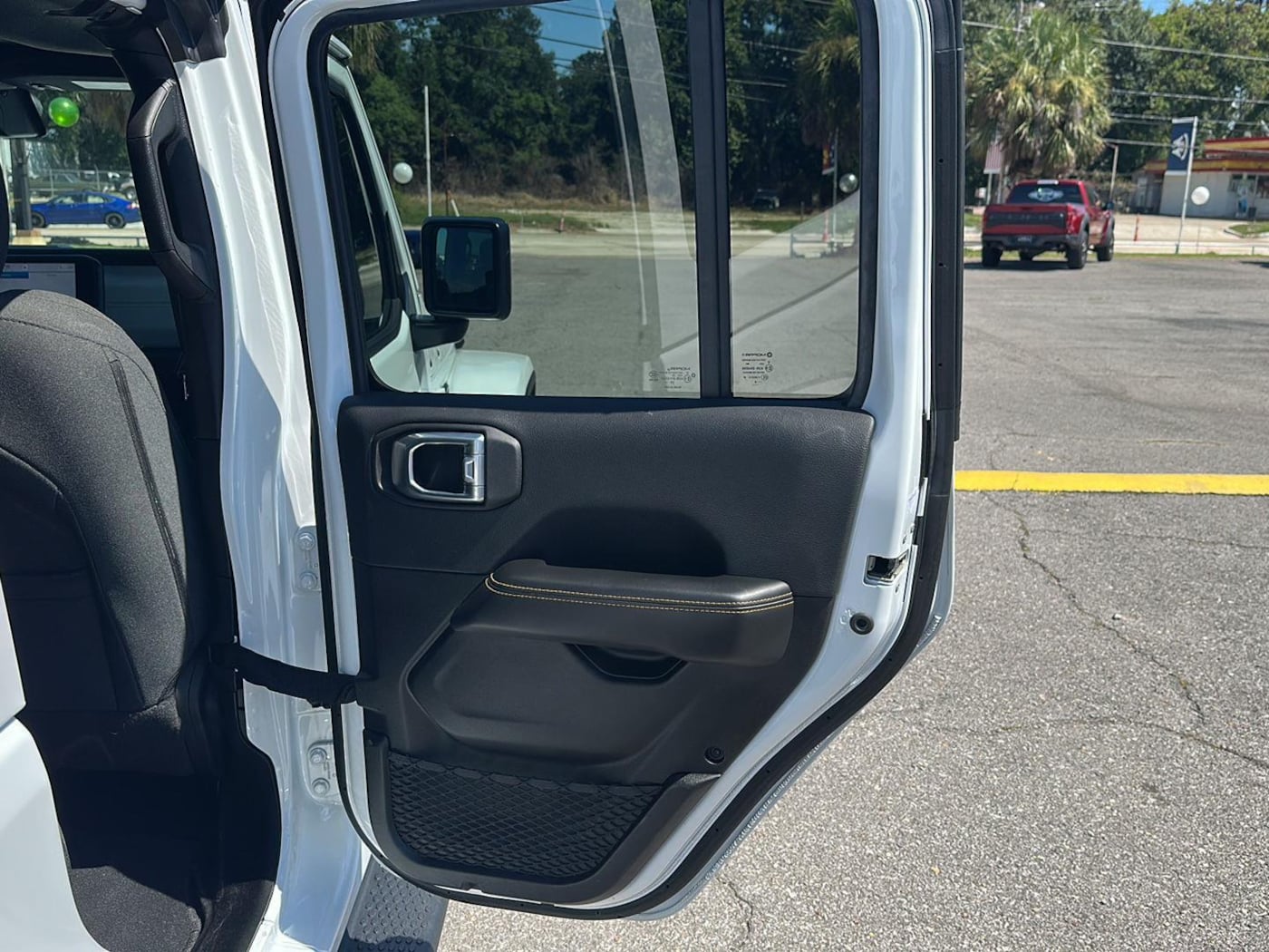 2024 Jeep Wrangler 4-Door Sahara - Photo 19