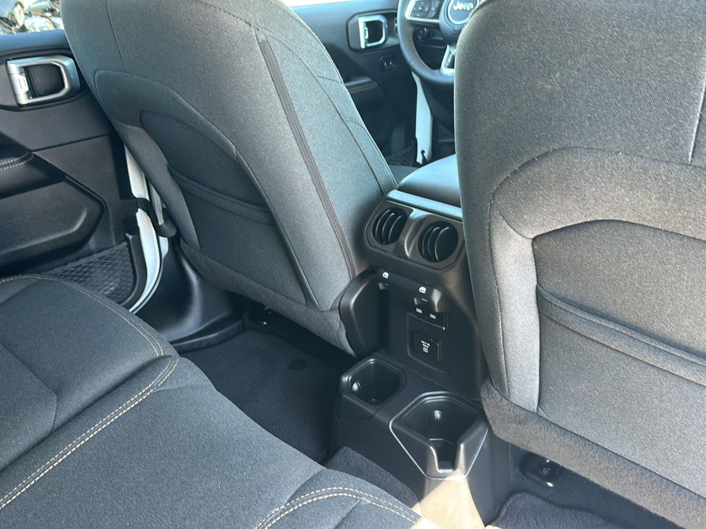 2024 Jeep Wrangler 4-Door Sahara - Photo 20