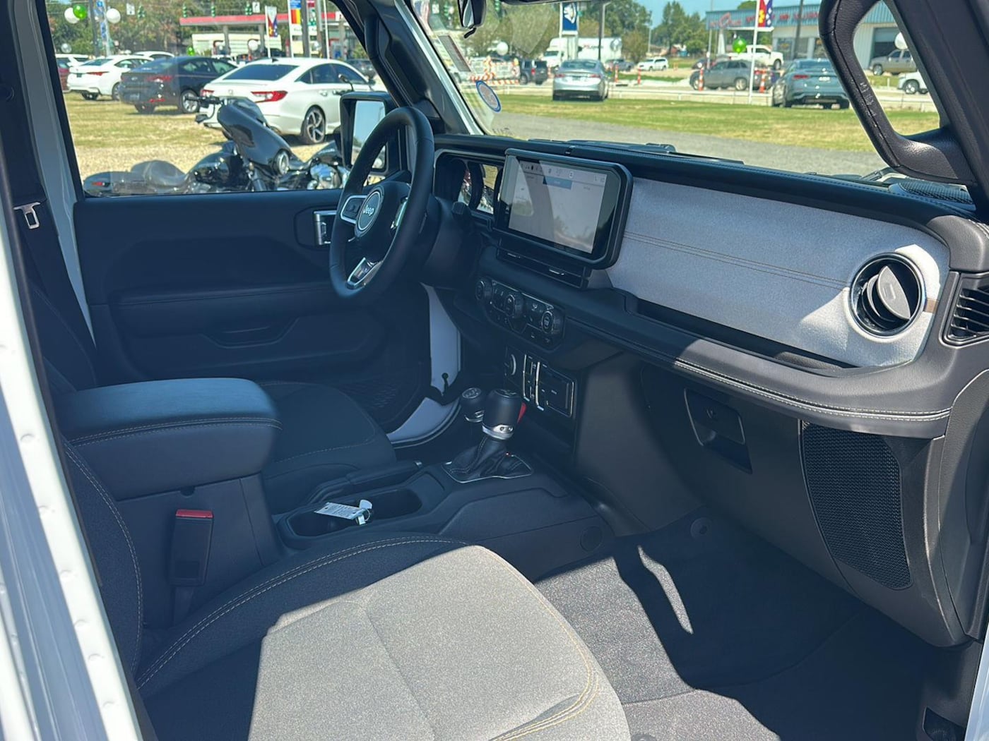 2024 Jeep Wrangler 4-Door Sahara - Photo 22