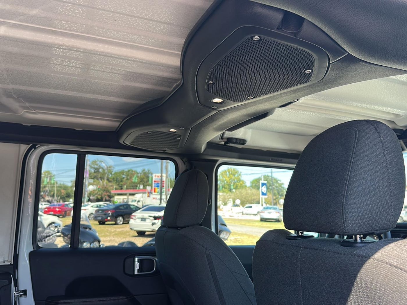 2024 Jeep Wrangler 4-Door Sahara - Photo 25