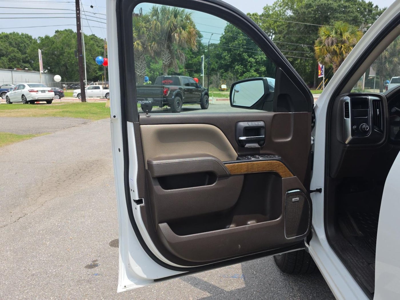 2015 Chevrolet Silverado 1500 LTZ - Photo 15