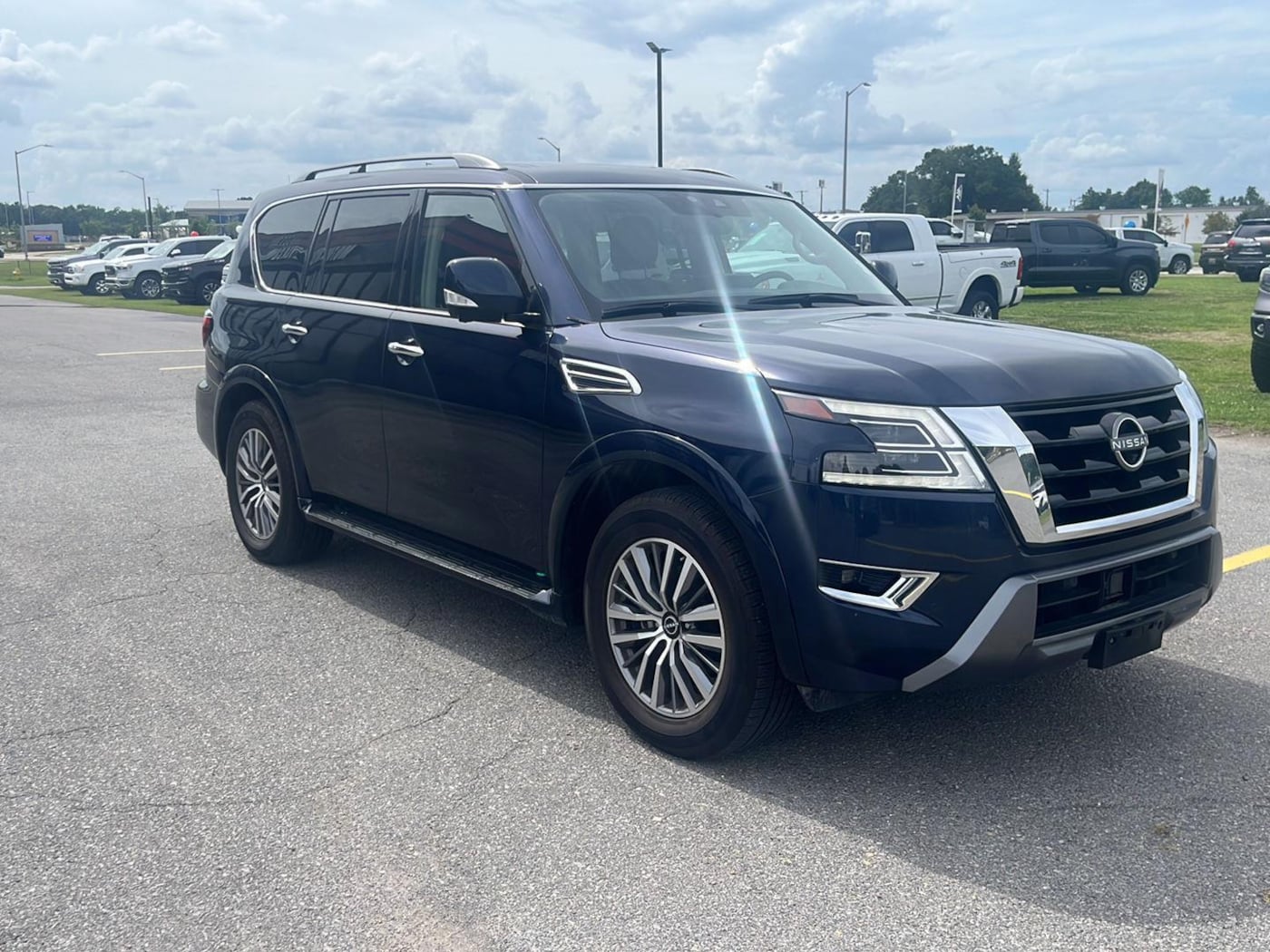 2023 Nissan Armada SL - Photo 2