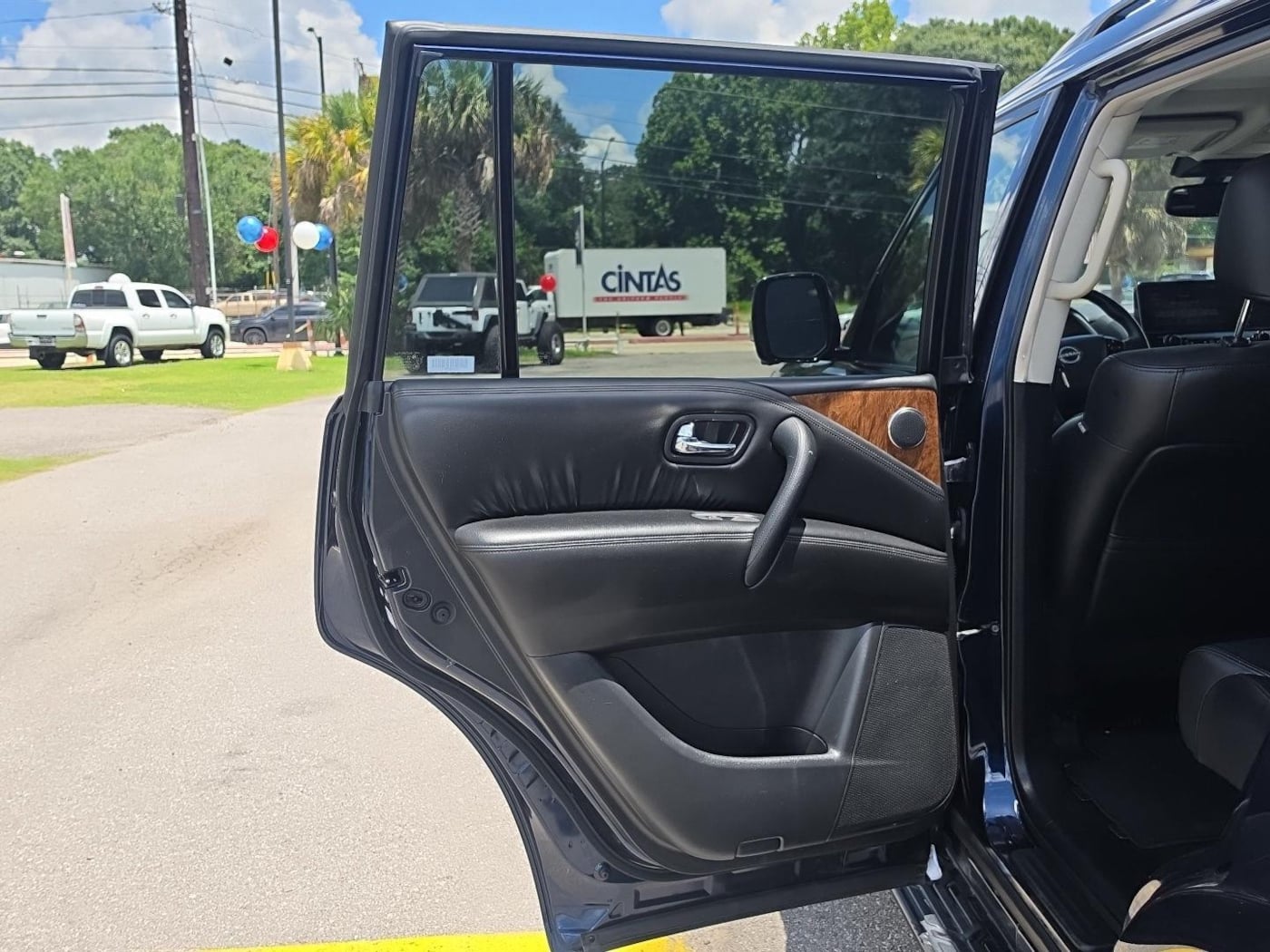 2023 Nissan Armada SL - Photo 17