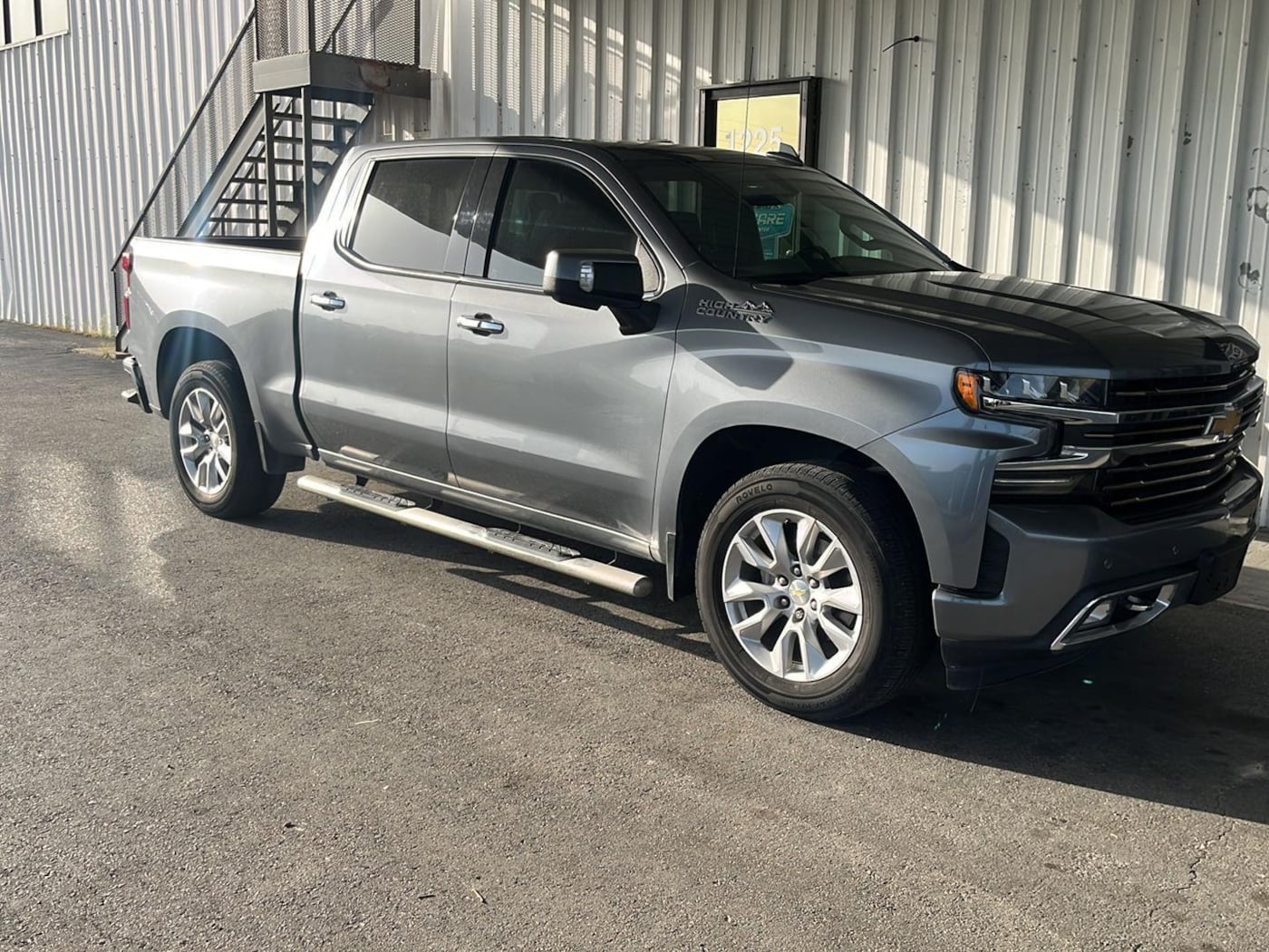 2019 Chevrolet Silverado 1500 High Country - Photo 2