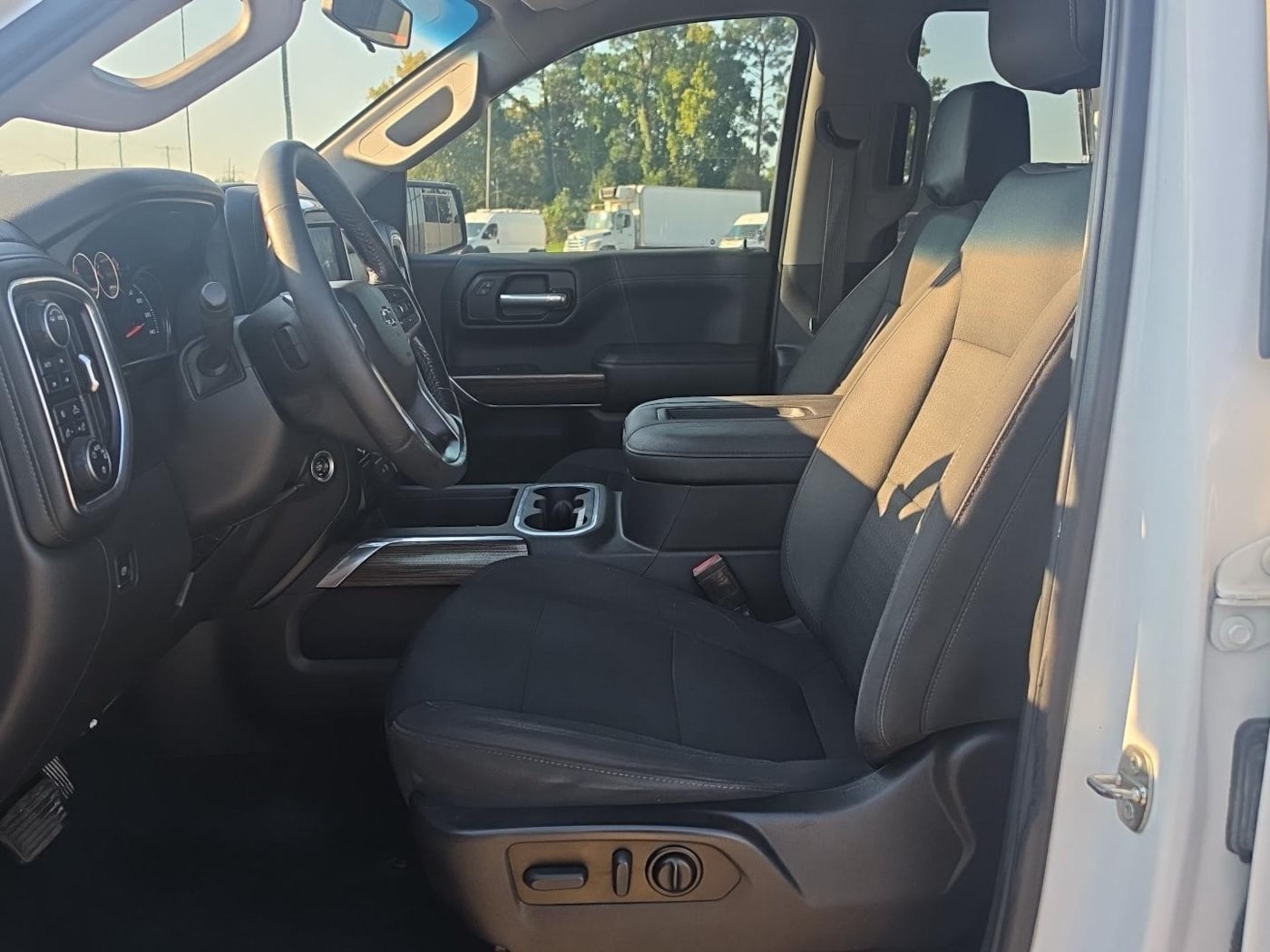 Photo 12 of this Chevrolet Silverado 1500