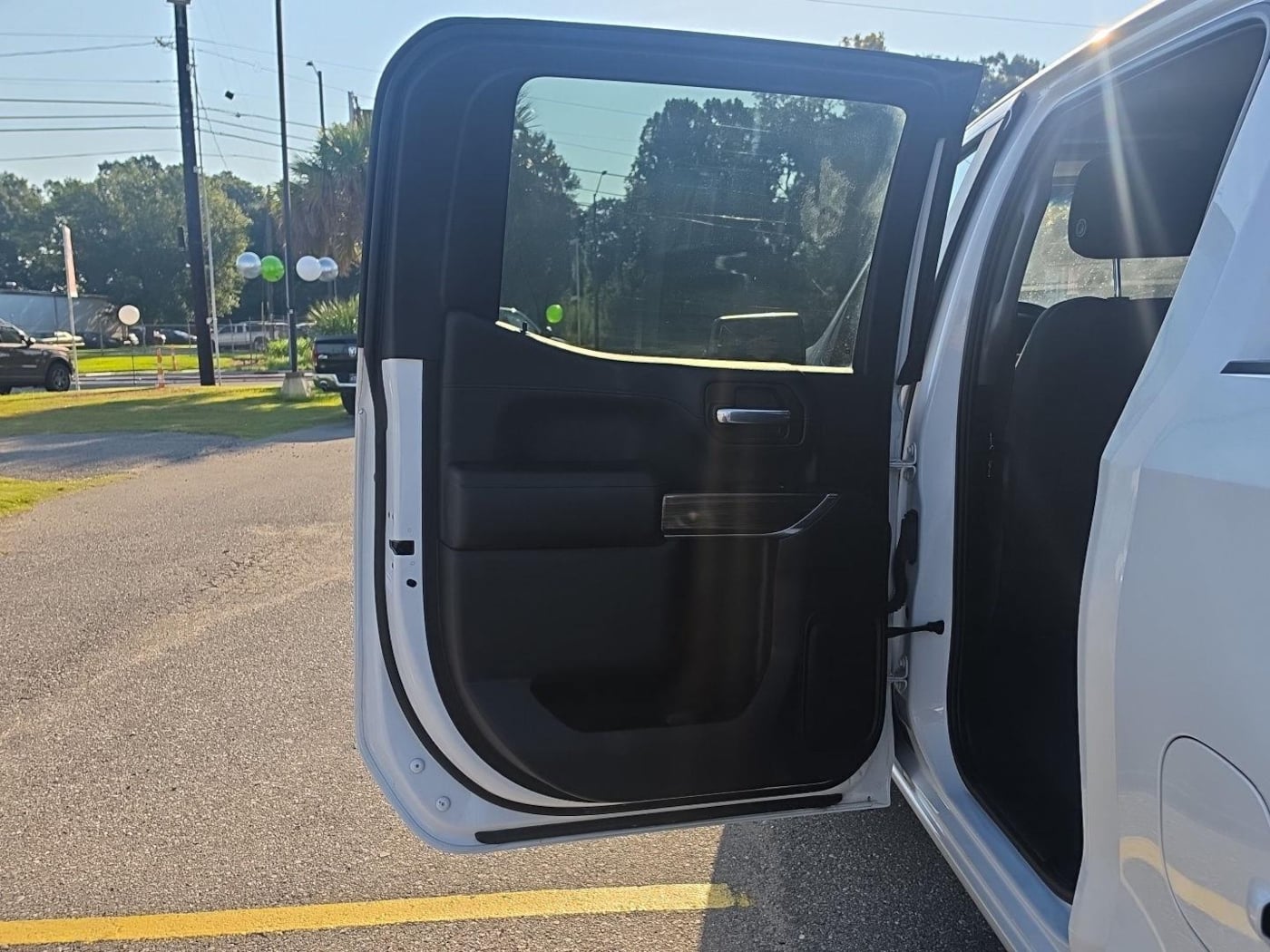 Photo 13 of this Chevrolet Silverado 1500