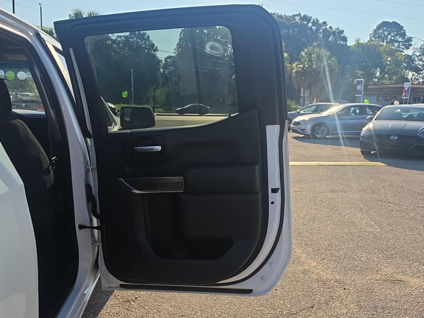 Photo 16 of this Chevrolet Silverado 1500
