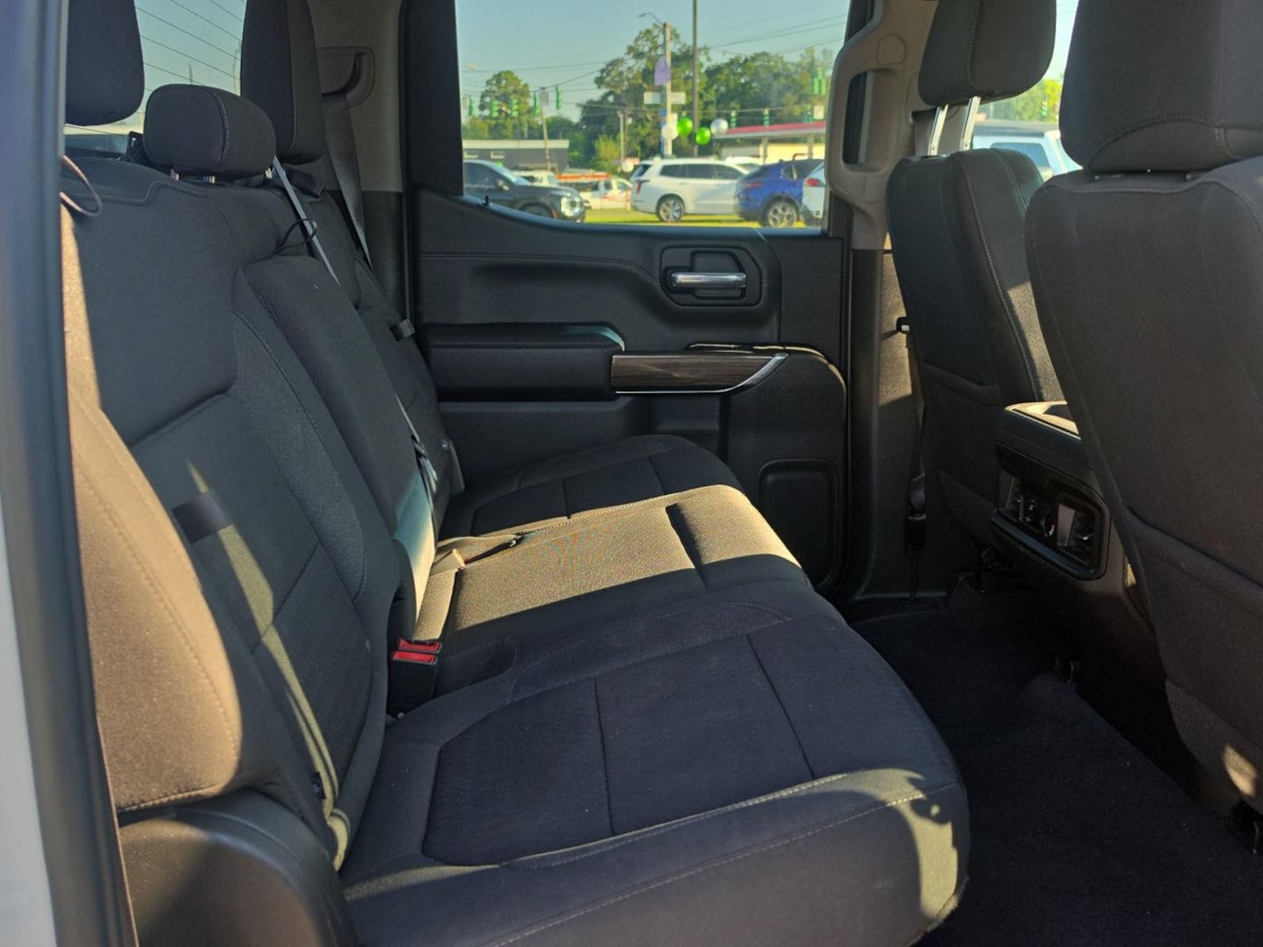 Photo 17 of this Chevrolet Silverado 1500