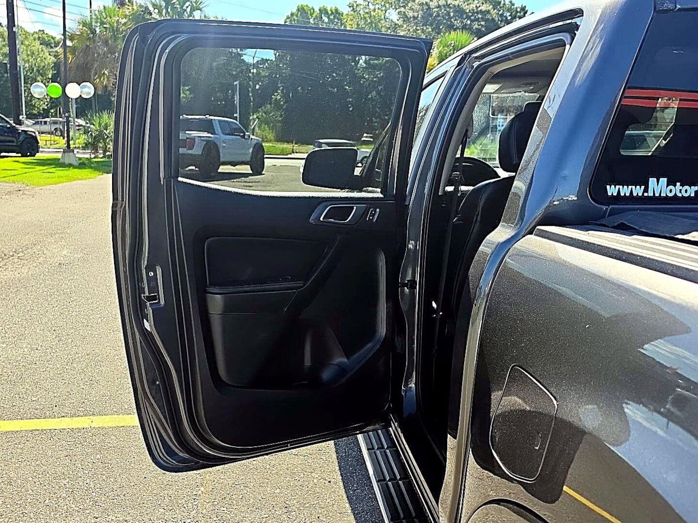 Photo 17 of this Ford Ranger