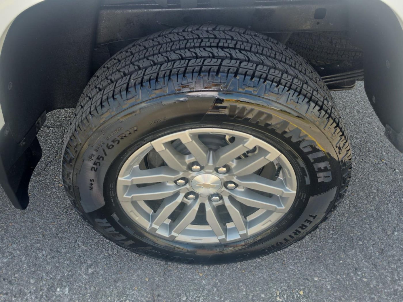 Photo 10 of this Chevrolet Colorado