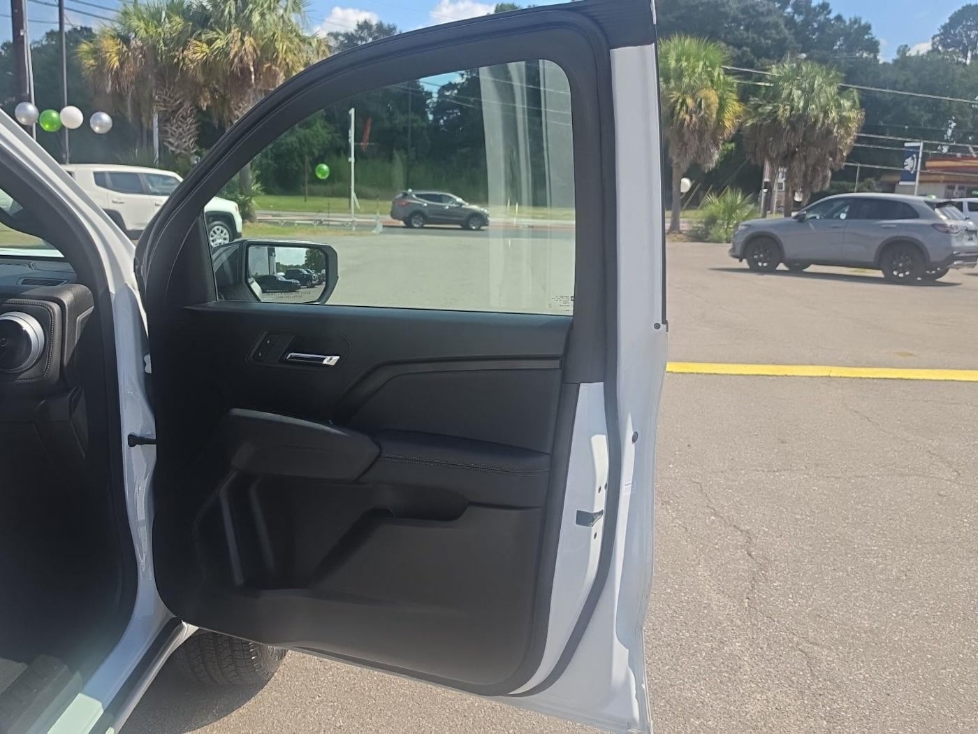 Photo 18 of this Chevrolet Colorado