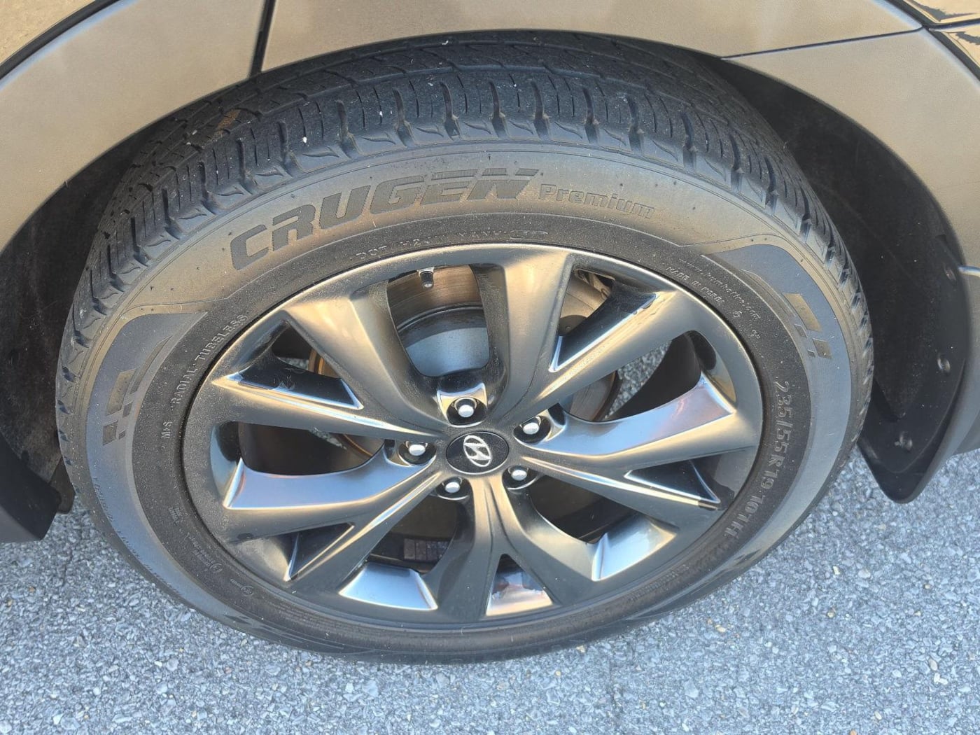 Photo 14 of this Hyundai Santa Fe Sport