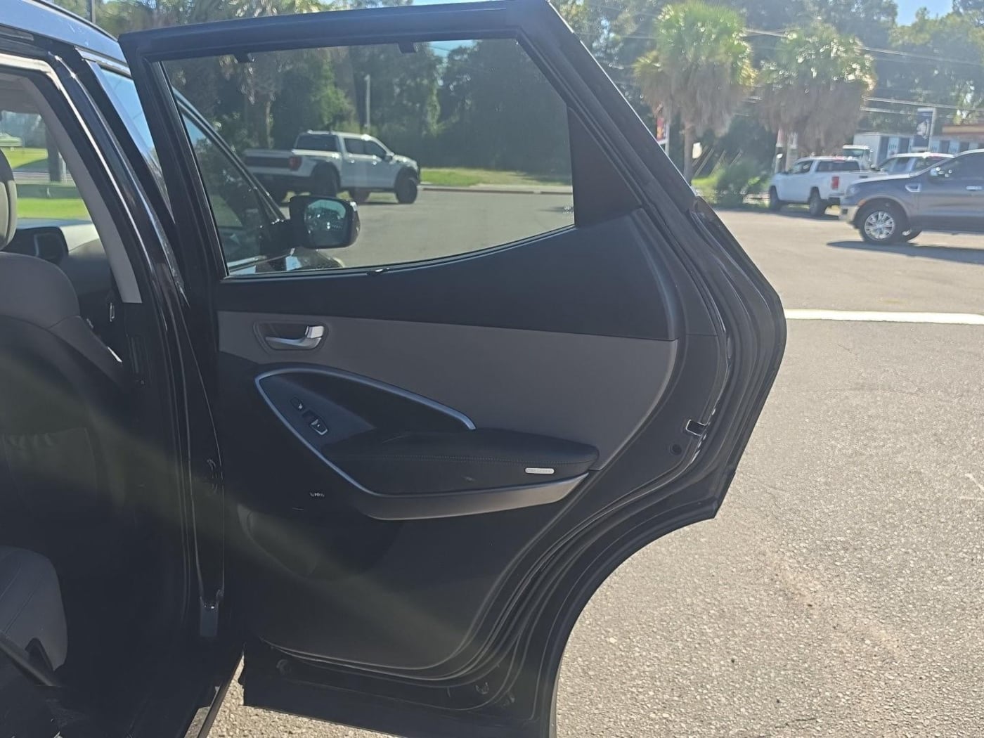 Photo 17 of this Hyundai Santa Fe Sport