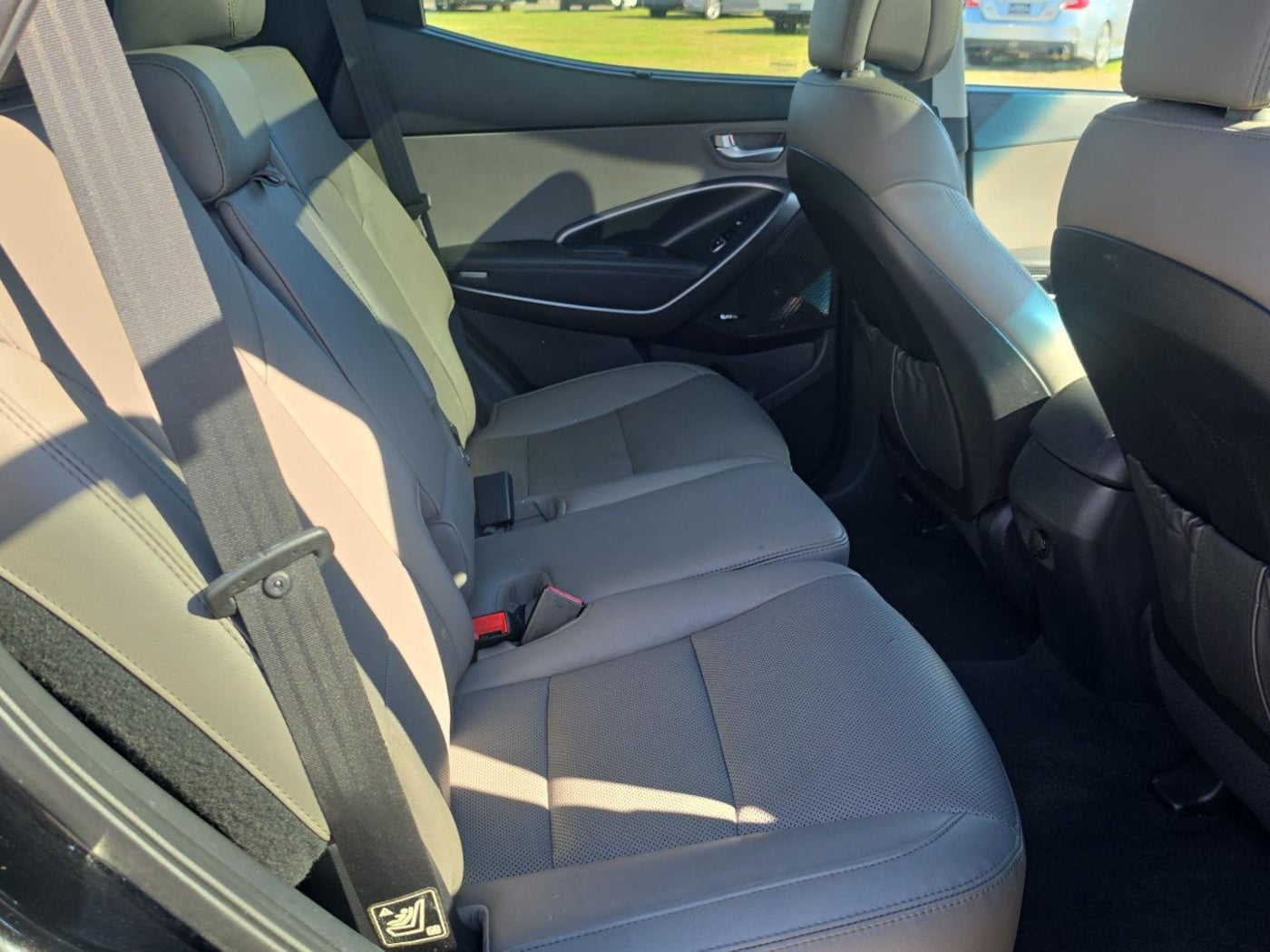 Photo 18 of this Hyundai Santa Fe Sport