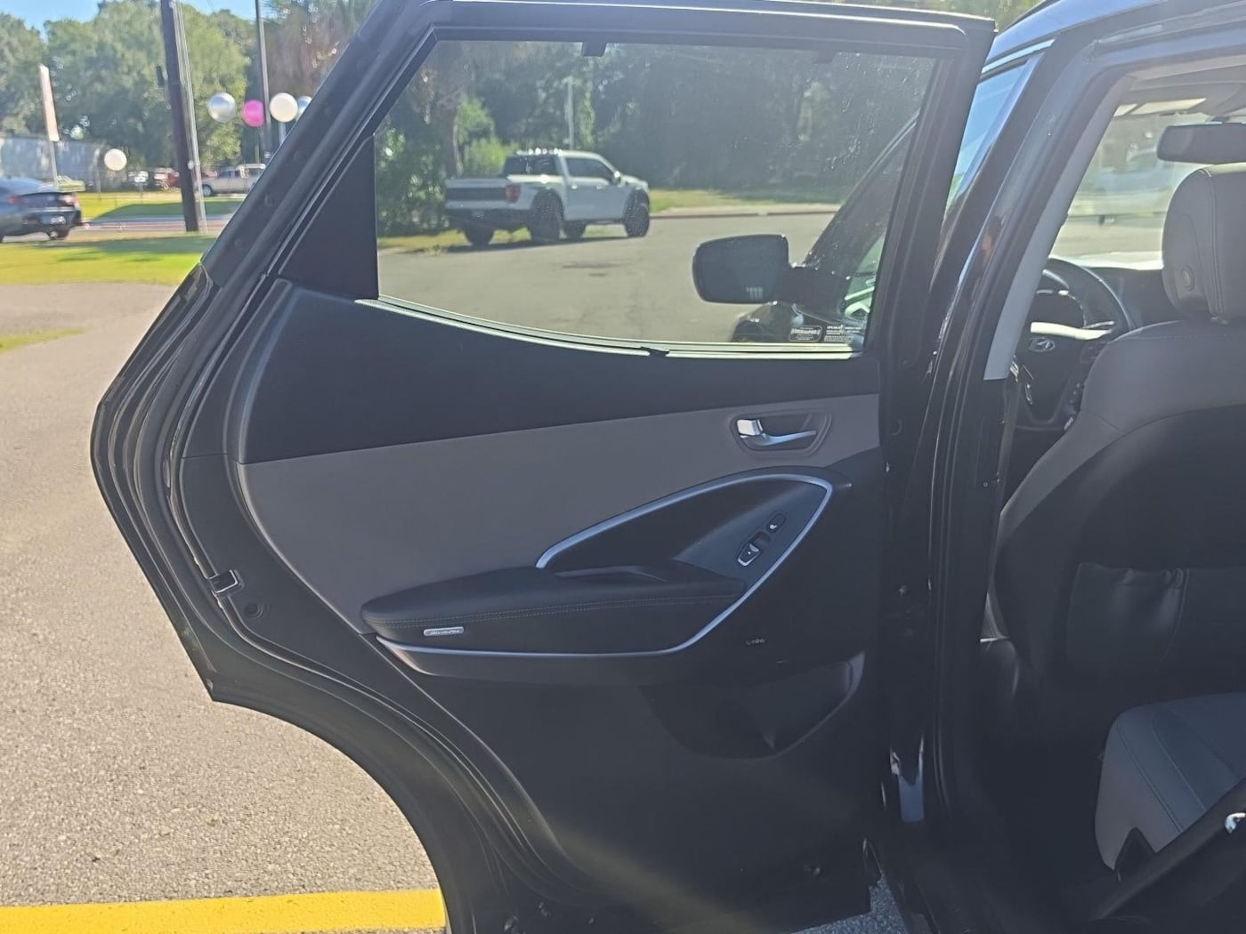 Photo 20 of this Hyundai Santa Fe Sport