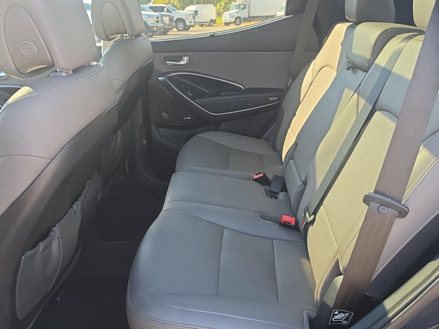 Photo 21 of this Hyundai Santa Fe Sport