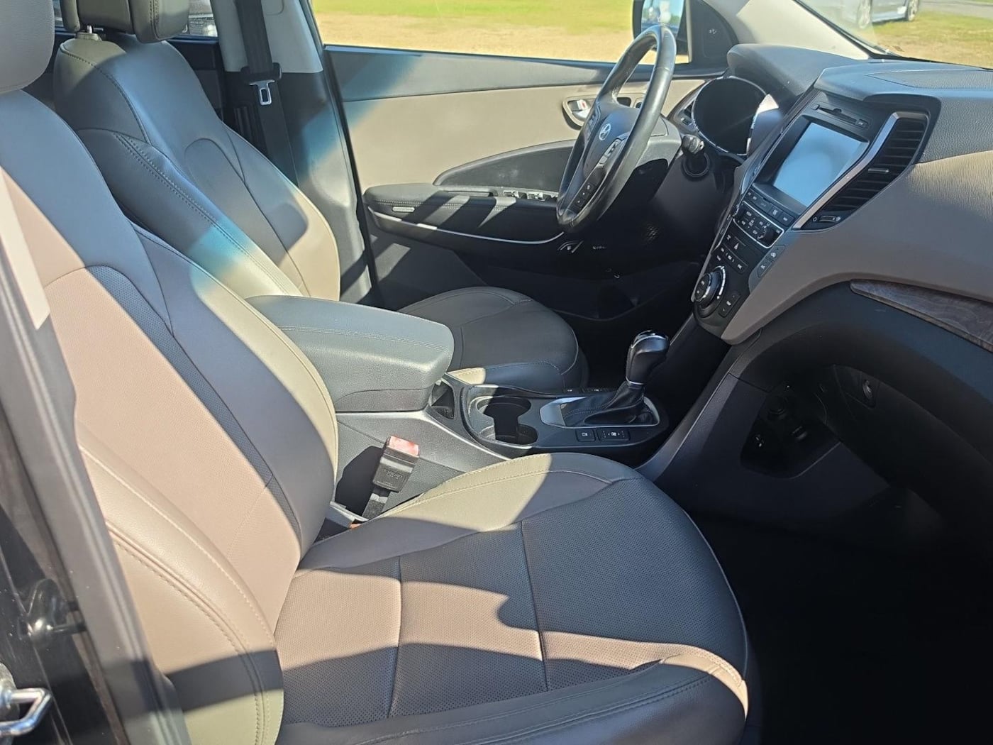 Photo 23 of this Hyundai Santa Fe Sport