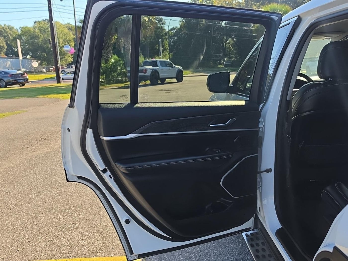 Photo 13 of this Jeep Grand Cherokee L