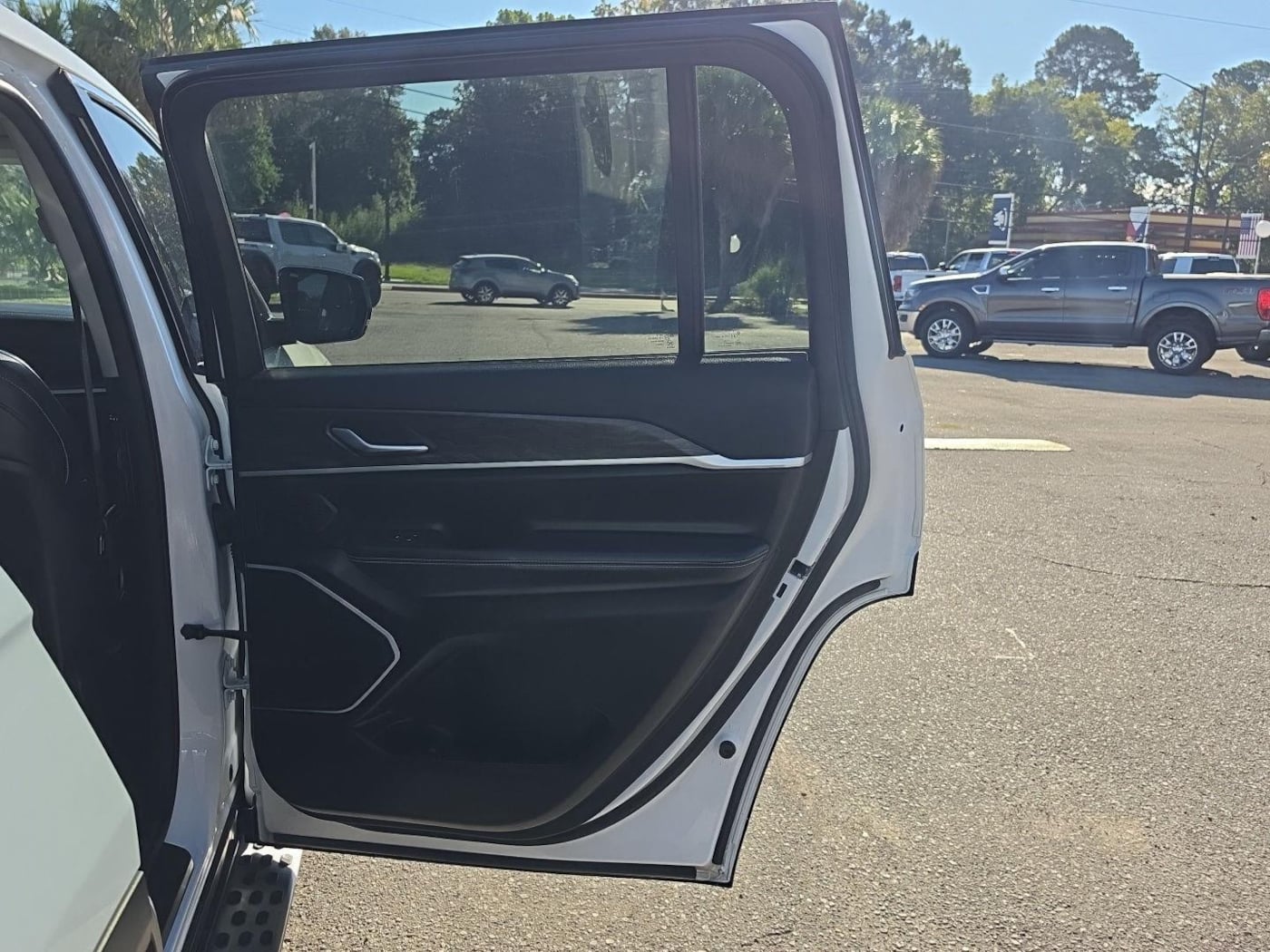 Photo 16 of this Jeep Grand Cherokee L