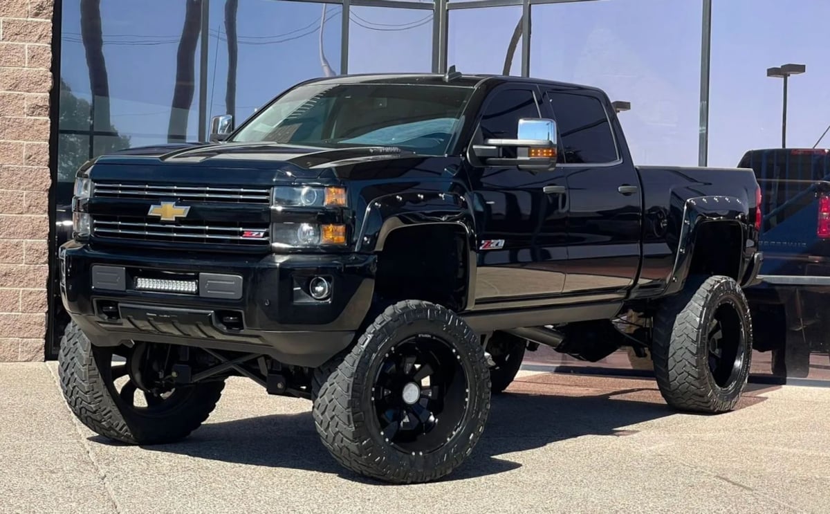 2015 Chevrolet Silverado 2500HD LTZ - Photo 3