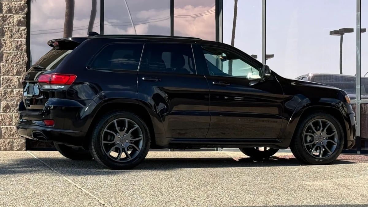 Photo 13 of this Jeep Grand Cherokee